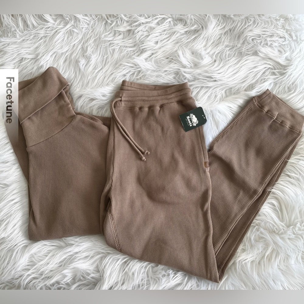 Roots Kinuso Turtleneck and Jogger Set